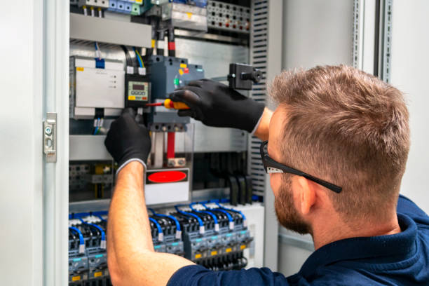 Best Electrician for Home Renovation  in Muscatine, IA