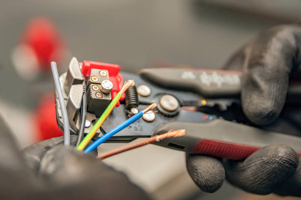 Best Emergency Electrical Repair  in Muscatine, IA