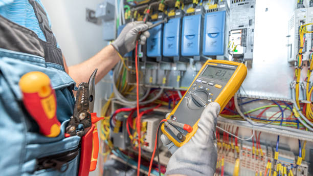 Best Affordable Emergency Electrician  in Muscatine, IA