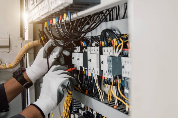 Best Affordable Emergency Electrician  in Muscatine, IA